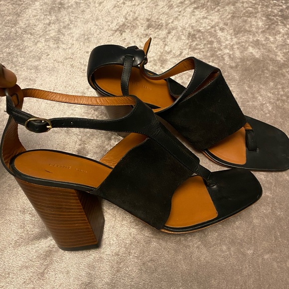 CELINE
Suede T-Strap Sandals
Size: 39.5 - Picture 1 of 5